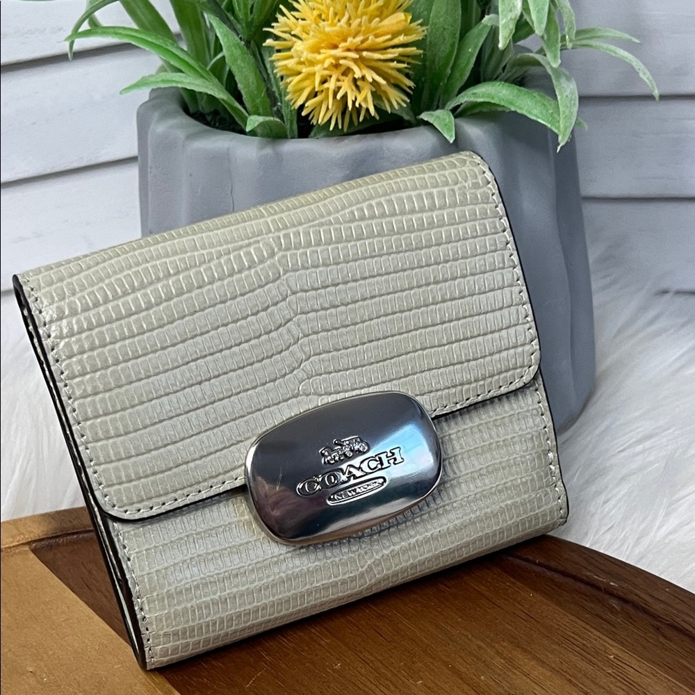 COACH Eliza Logo  Lizard-Embossed Leather Compact Bi-fold Wallet NWOT